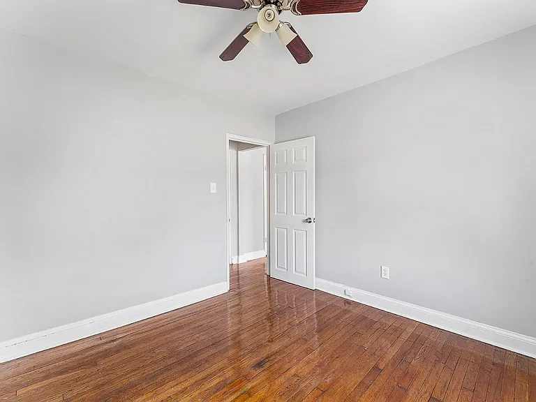 Girard Court Apartments — Photo 12