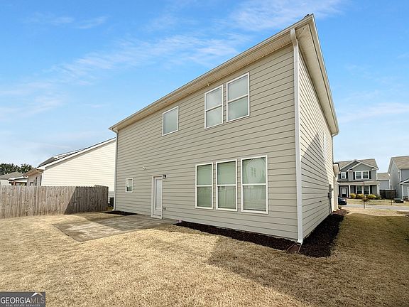 5th image of 127 Red Birch Ln