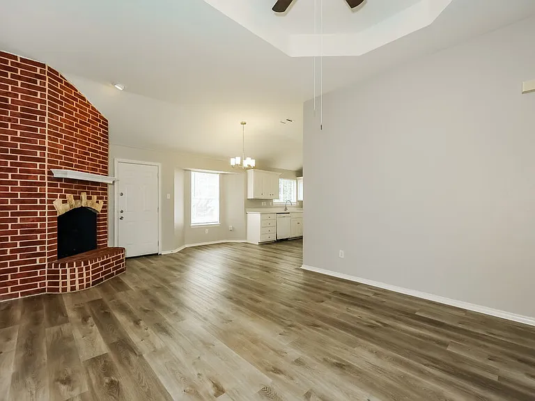 5117 Foard St — Photo 3