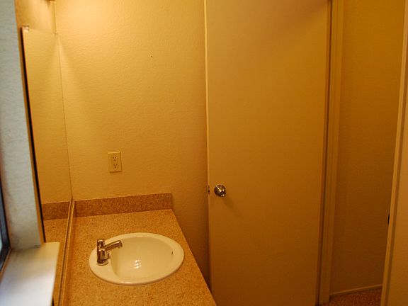Upstairs full bathroom