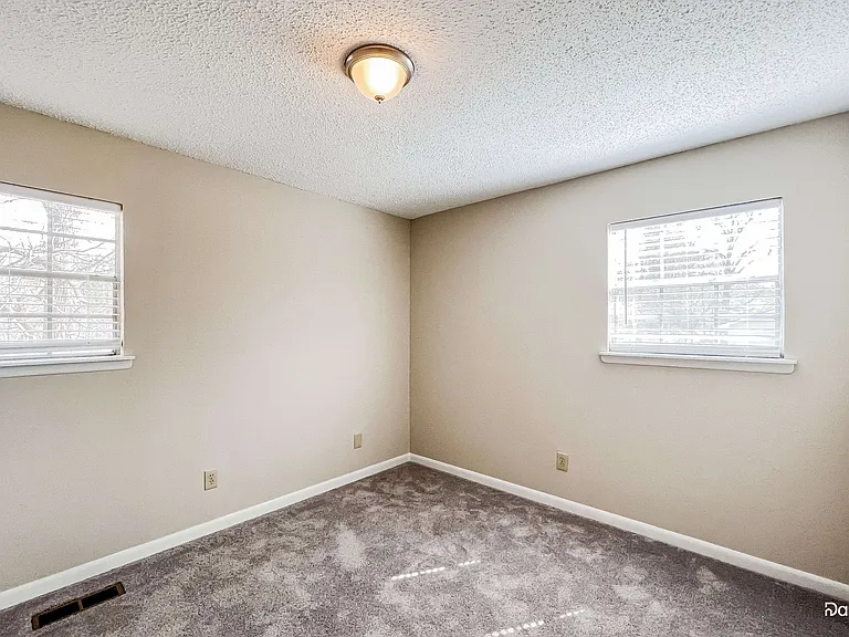 2539 Daly Dr — Photo 13