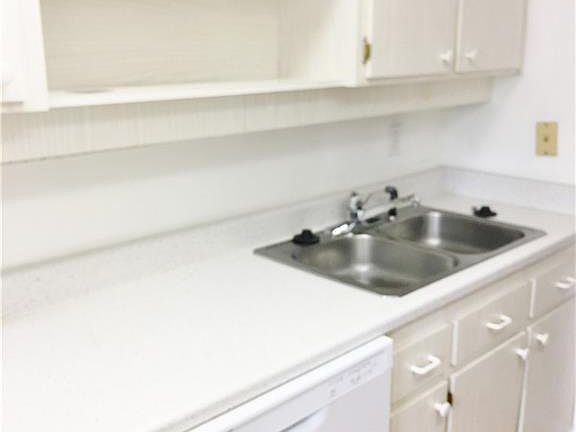 2nd image of 4900 Biscayne Dr APT 22
