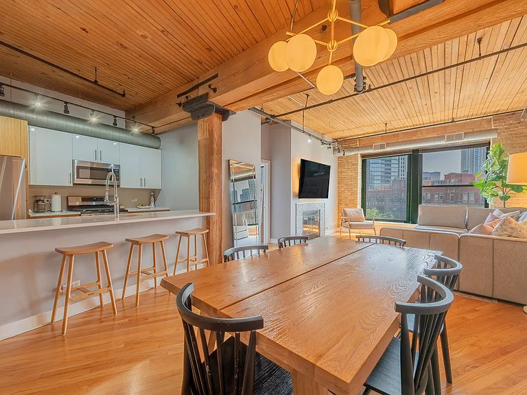 411 W Ontario St — Photo 19