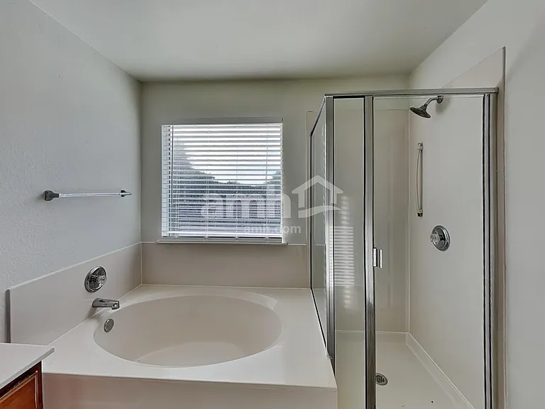 1701 Amberwood Loop — Photo 11