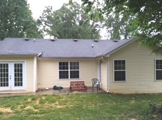 523 Mountain Creek Dr, Maysville, GA 30558