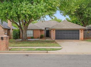 1027 Pruett Dr, Edmond, OK 73003