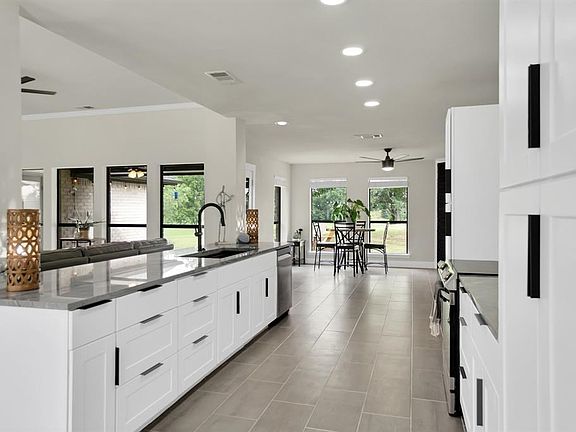 5th image of 9033 Lakeridge Ln