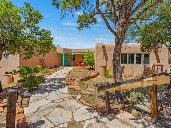 3 Cameron Ln, Santa Fe, NM 87505
