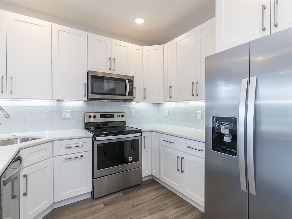 2532 Amber St30