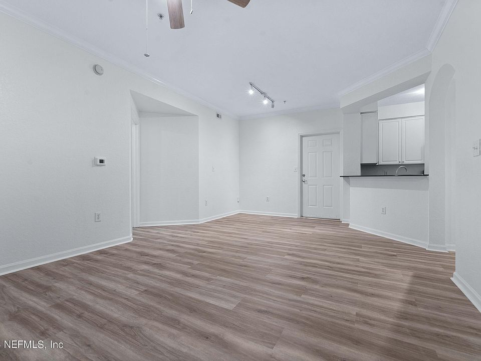 1st image of 8539 GATE Parkway W #1421