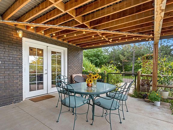 Apt patio
