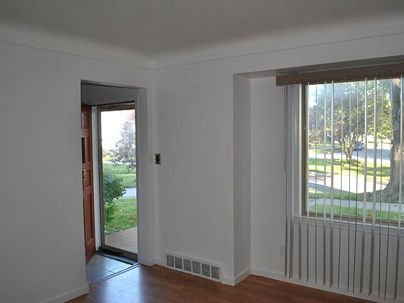 3rd image of 16690 Sarmorr St