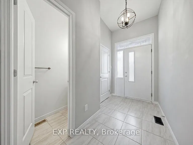 92 Riddell St — Photo 2