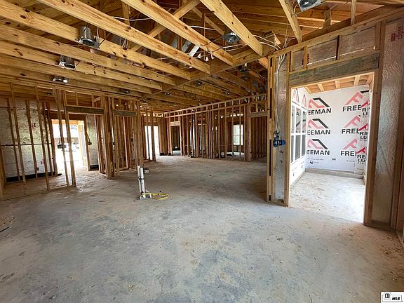4th image of 206 Yellow Pine Dr