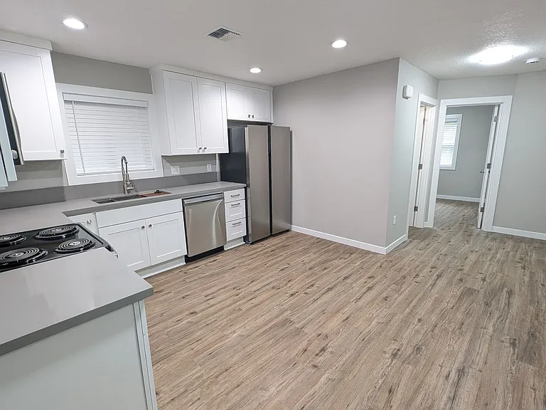 1660 SE Oak Grove Blvd — Photo 7