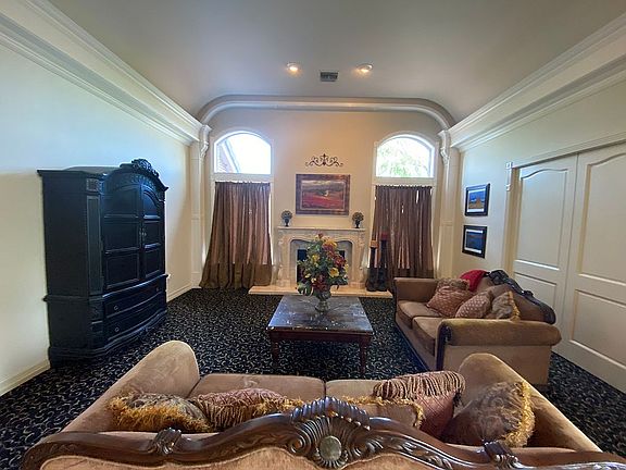 5th image of 2606 N Hall Cir