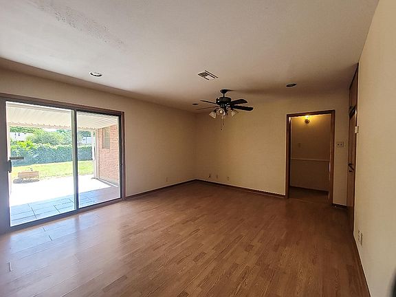 4th image of 1124 Harrison Ln