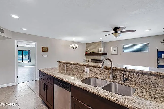 110 W Del Rio Dr — Photo 27