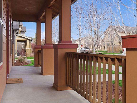 3rd image of 62761 Hawkview Rd