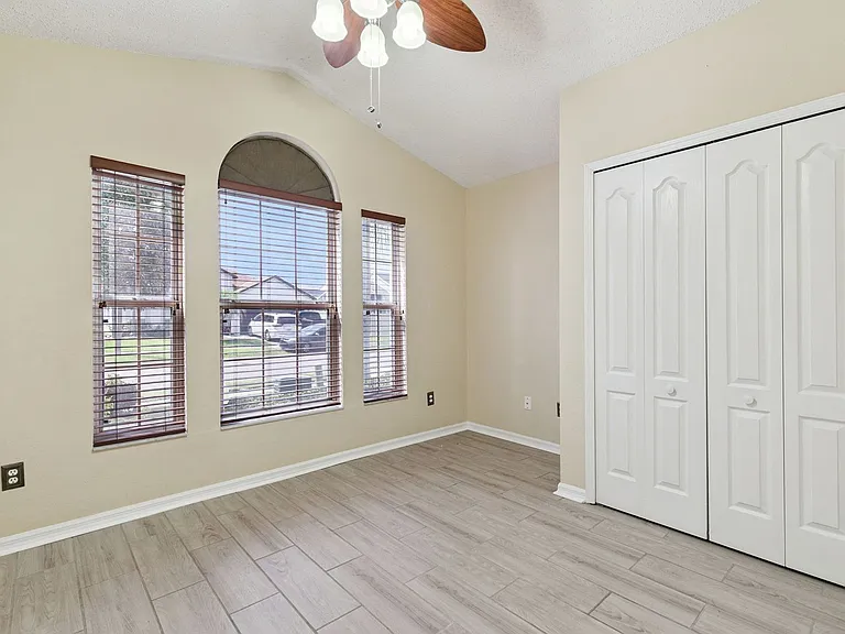 13750 Huntwick Dr — Photo 20