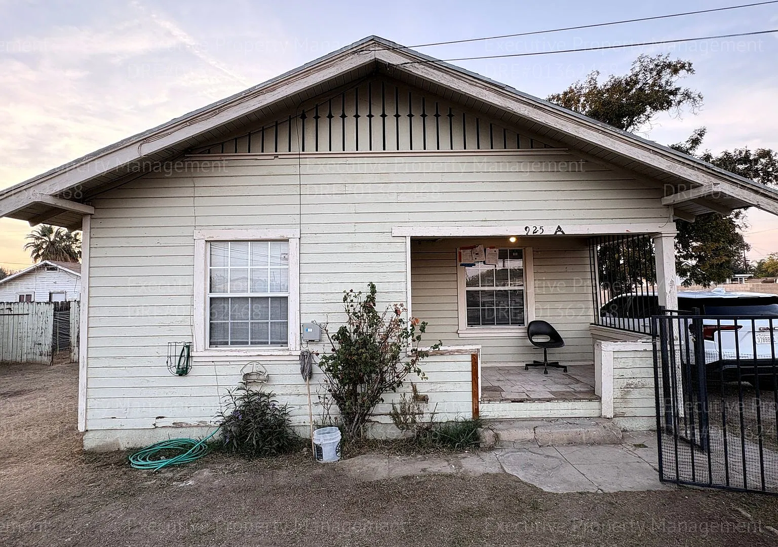 925 Mount Vernon Ave — Photo 1