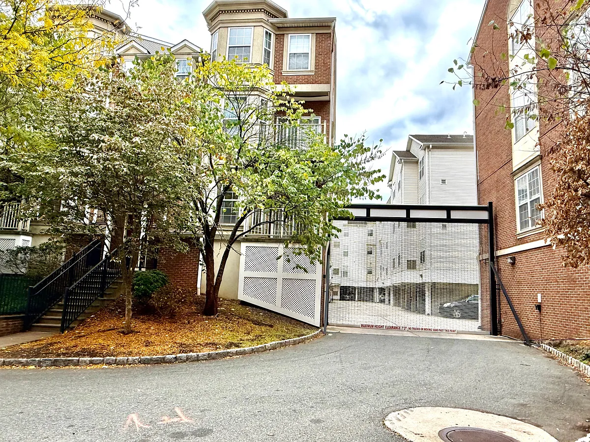 Building Photo - 201 Dey St #112