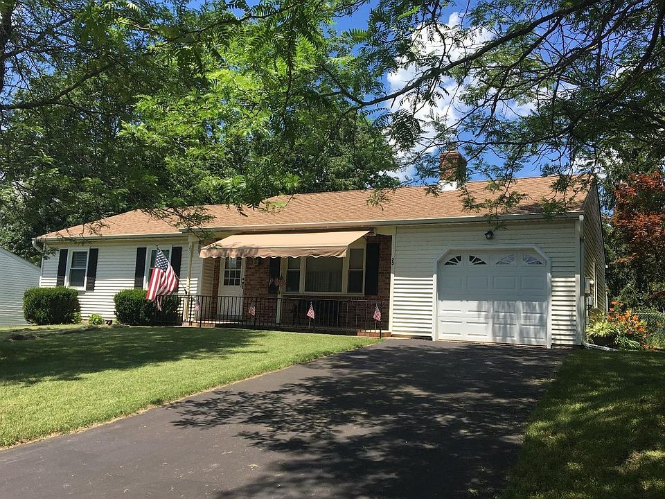 1st image of 25 Lenape Dr