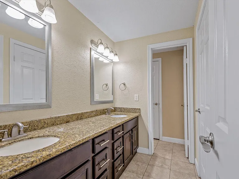 2255 Braeswood Park Dr #146 — Photo 13