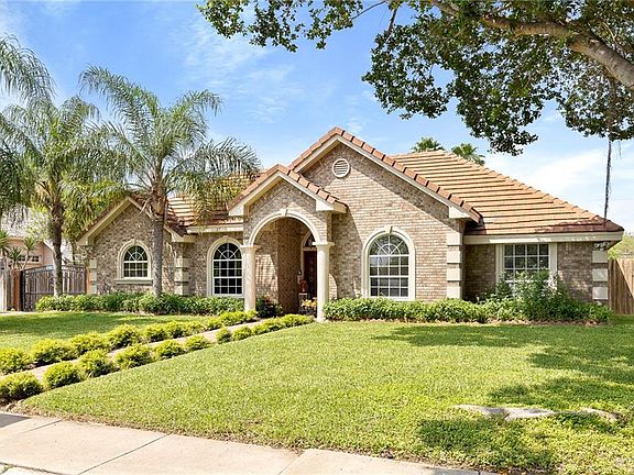 2nd image of 3514 Plazas Del Lago Dr