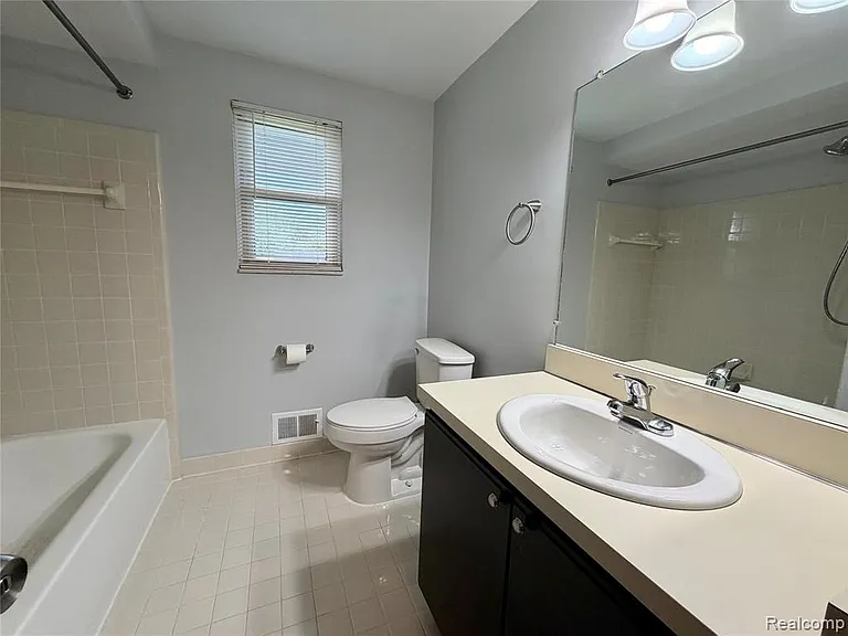1746 Brookline St — Photo 12