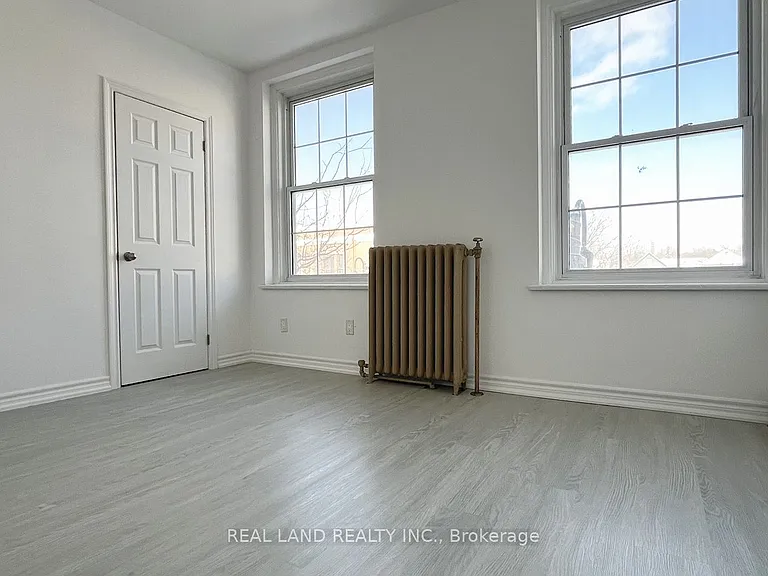 31 King St E #1 — Photo 9