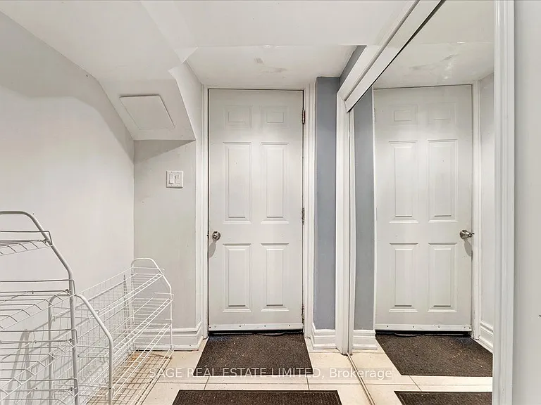 207 Cedarvale Ave #LOWER — Photo 3