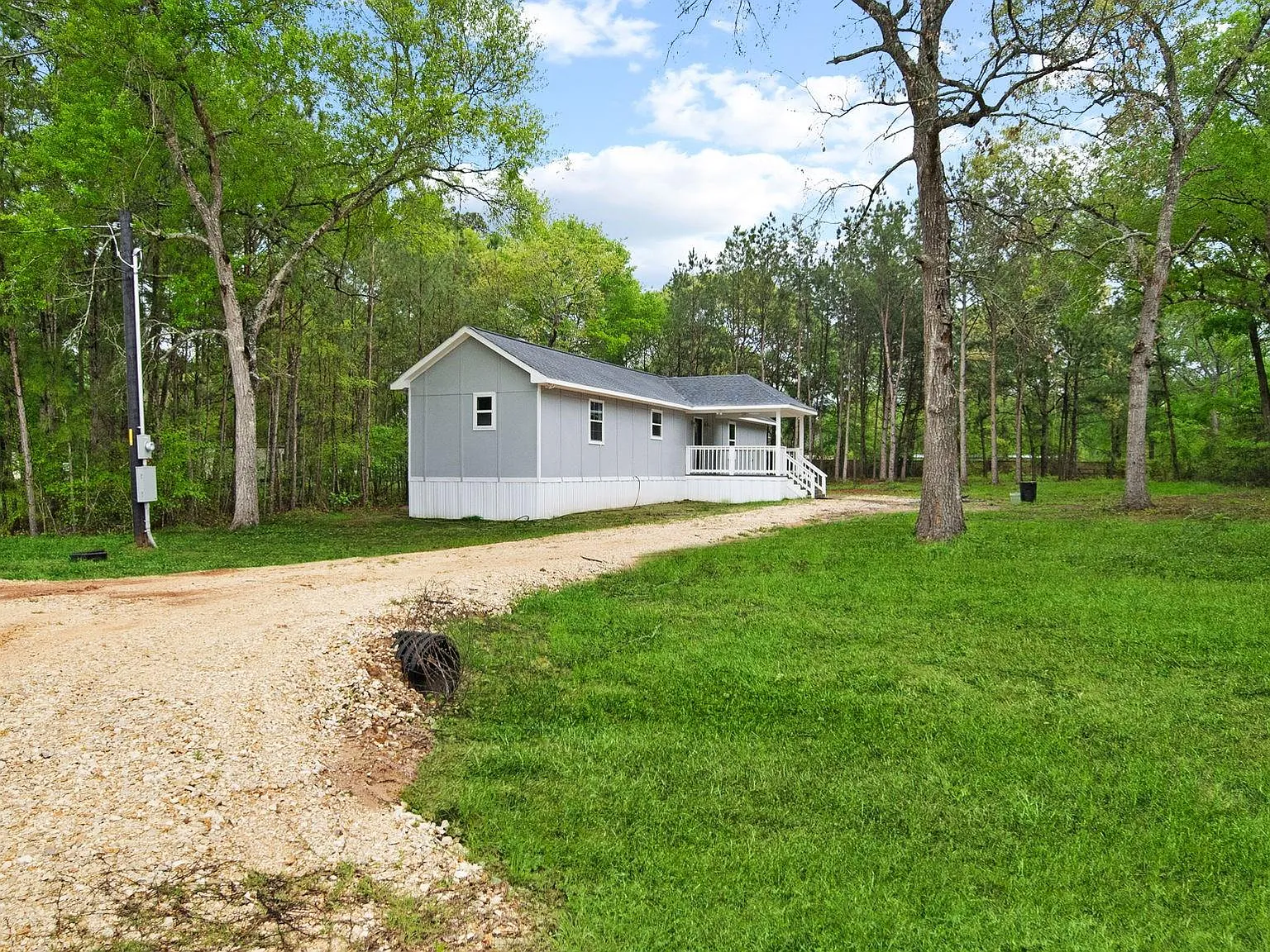 3 bed, 2.0 bath, 1001 sqft, $1,700 — Photo 1