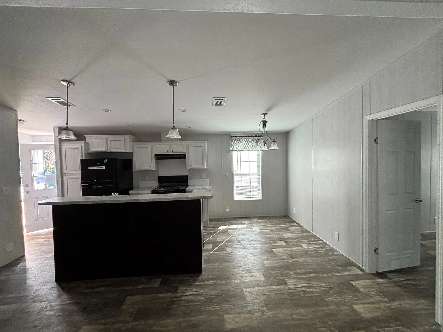 2 bed, 940 sqft, $1,600 — Photo 3