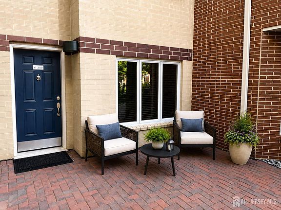 2nd image of 368 Rector St