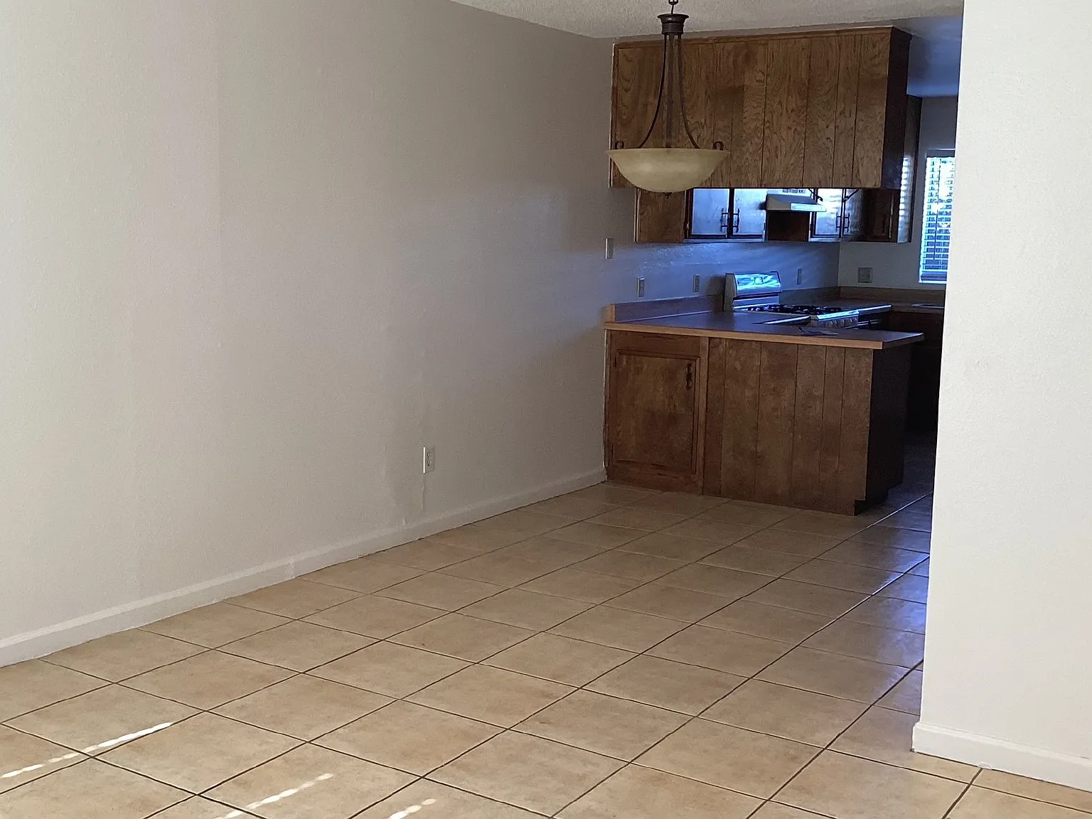 2 bed, 1.5 bath, 945 sqft, $1,925 — Photo 2
