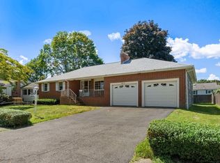 32 Redwood Dr, Norwood, MA 02062