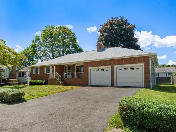 32 Redwood Dr, Norwood, MA 02062