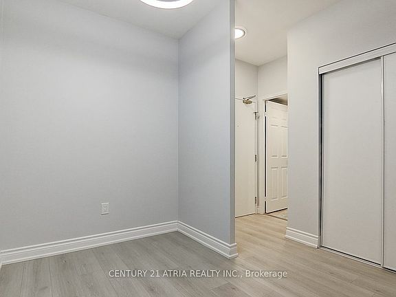 5th image of 909 Bay St #716