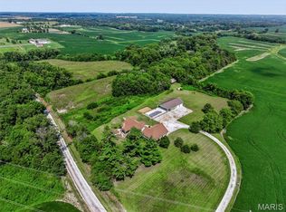 4242 Quirin Rd, Smithton, IL 62285