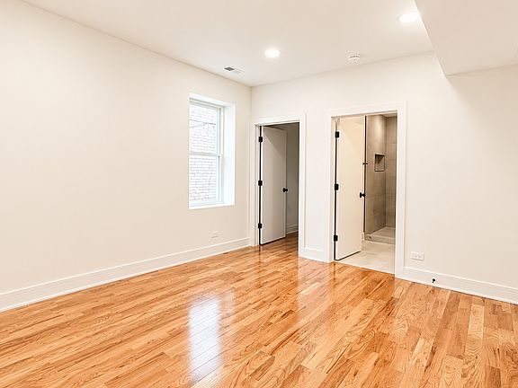 4th image of 3136 N Ridgeway Ave Unit 1