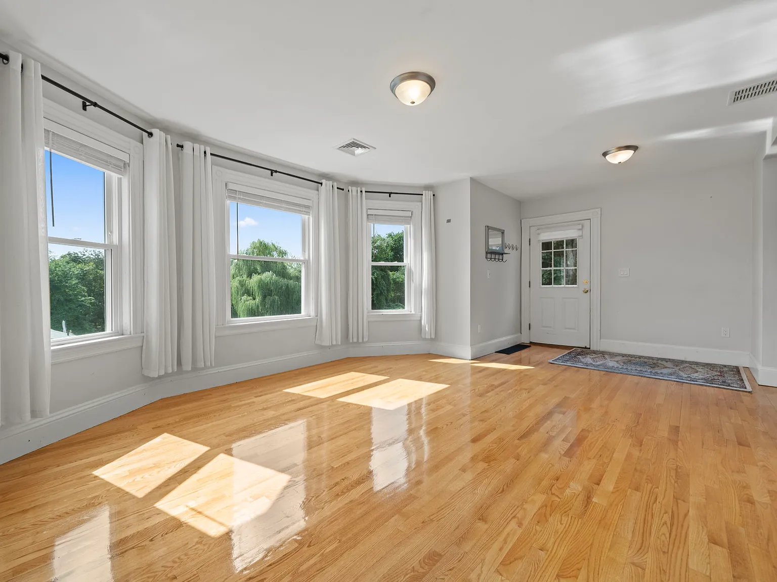 3 bed, 1506 sqft, $2,800 — Photo 3