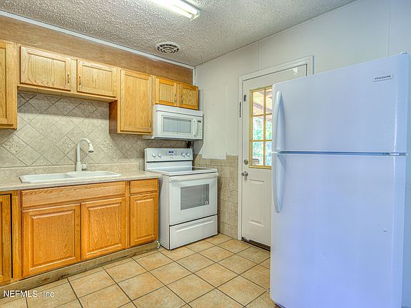 4th image of 13303 GILLESPIE Avenue