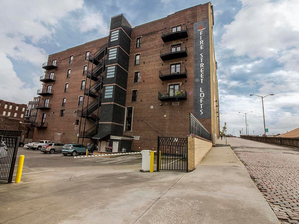 1st image of 220 W Jackson Ave APT 302