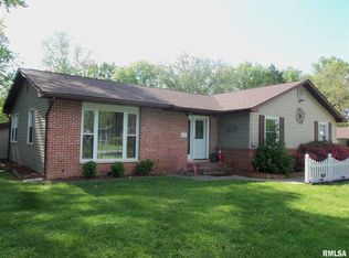 709 Sheridan Dr, Benton, IL 62812