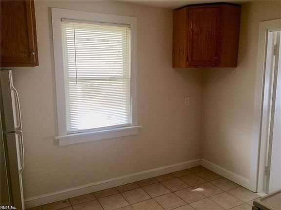 5th image of 624 Dudley Ave