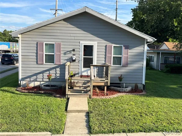 519 E Washington St, O'Fallon, IL 62269