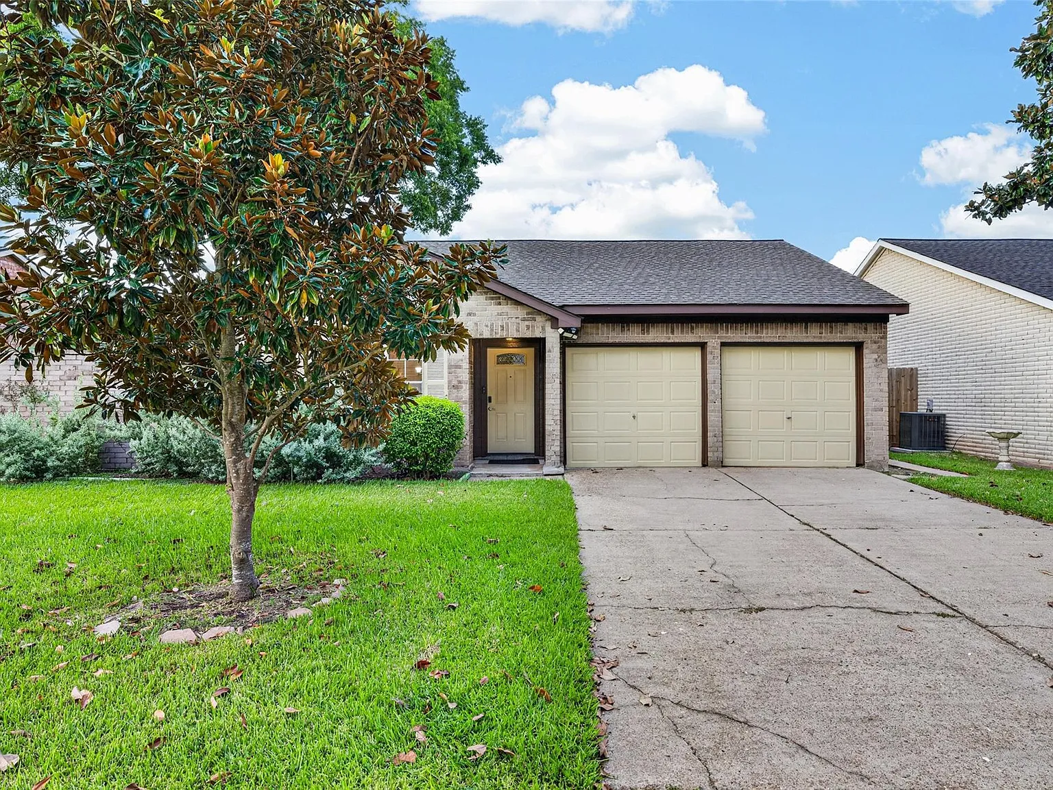 4 bed, 2.0 bath, 2019 sqft, $2,200 — Photo 4