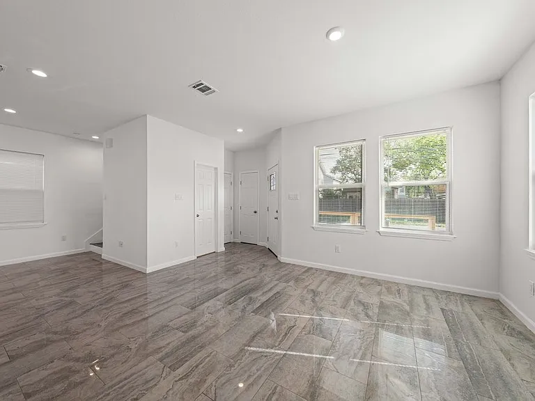 323 Gabriel St #101 — Photo 12