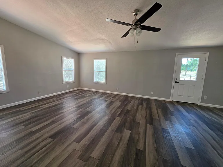 12121 Old County Rd — Photo 10